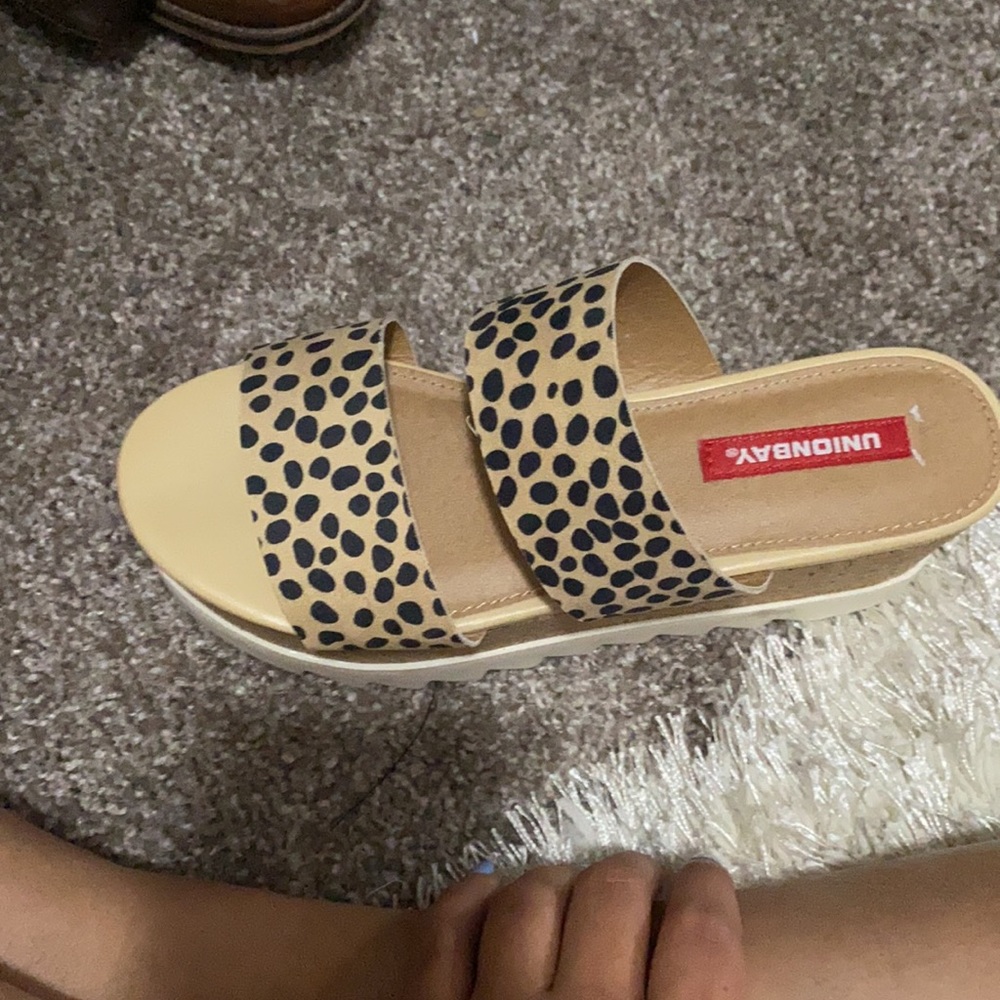 Sandals - Picture 2 of 3